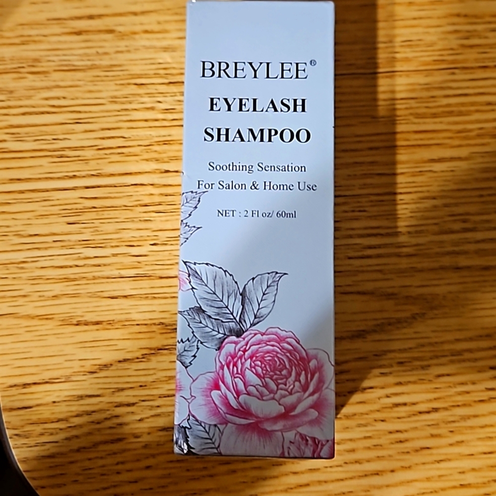 False eyelash shampoo sealed never used